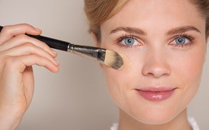 Как правильно нанести макияж в домашних условиях фото пошагово начинающим