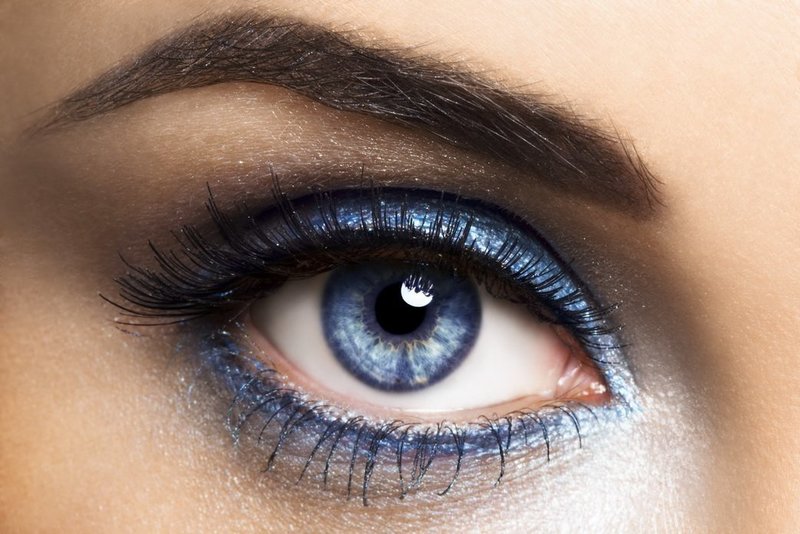 Вечерний макияж для брюнеток с голубыми глазами