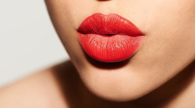 Красный макияж губ