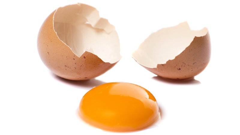 Толкование результатов обряда на избавление от порчи яйцом
