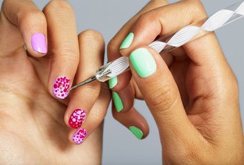 Как сделать самой себе маникюр в домашних условиях? Маникюр самой себе в домашних условиях