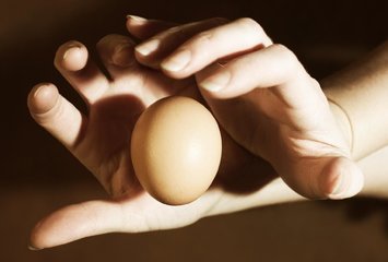 Действенные способы снятия порчи яйцом Действенные способы снятия порчи яйцом