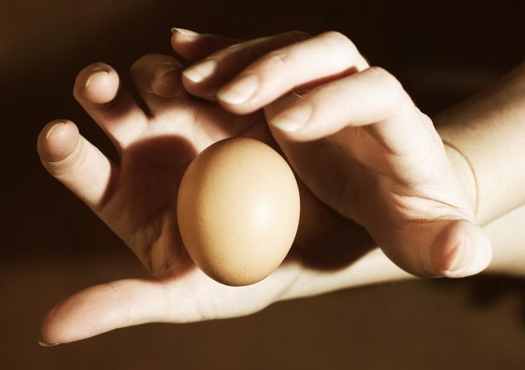Действенные способы снятия порчи яйцом