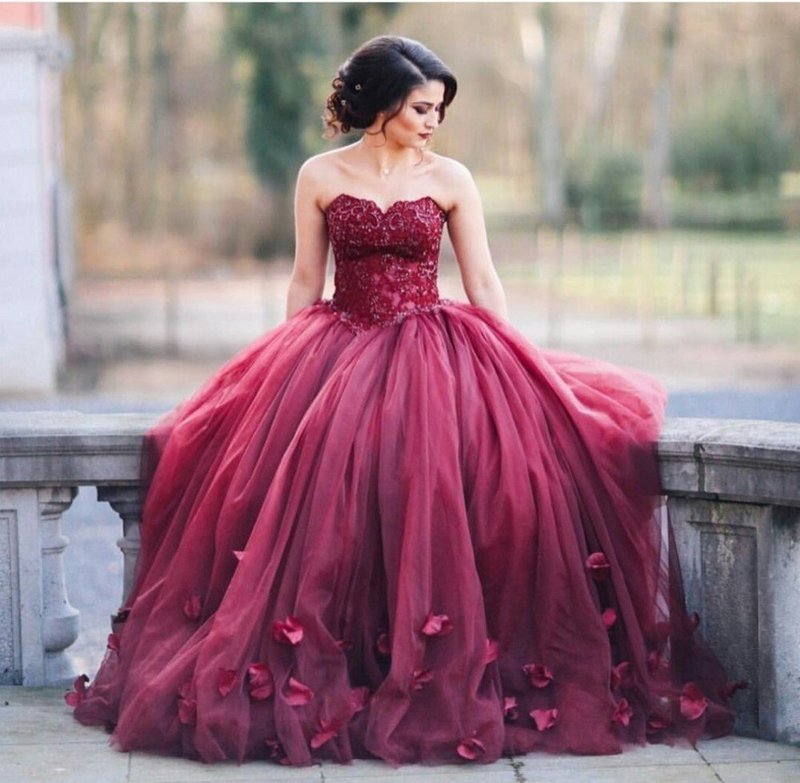 Свадебное платье цвета марсала