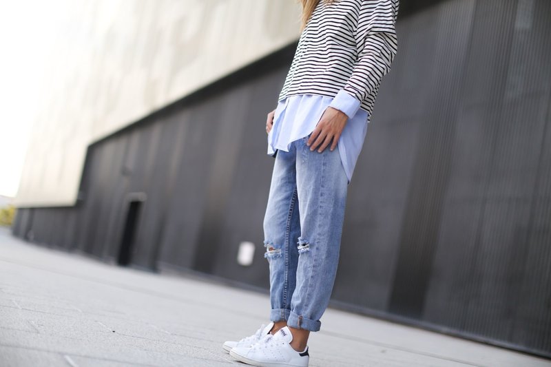 Широкие модели женских джинс