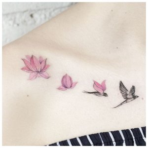 Цветок и птицы - нежное тату