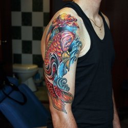 Крутые татуировки на плечо
