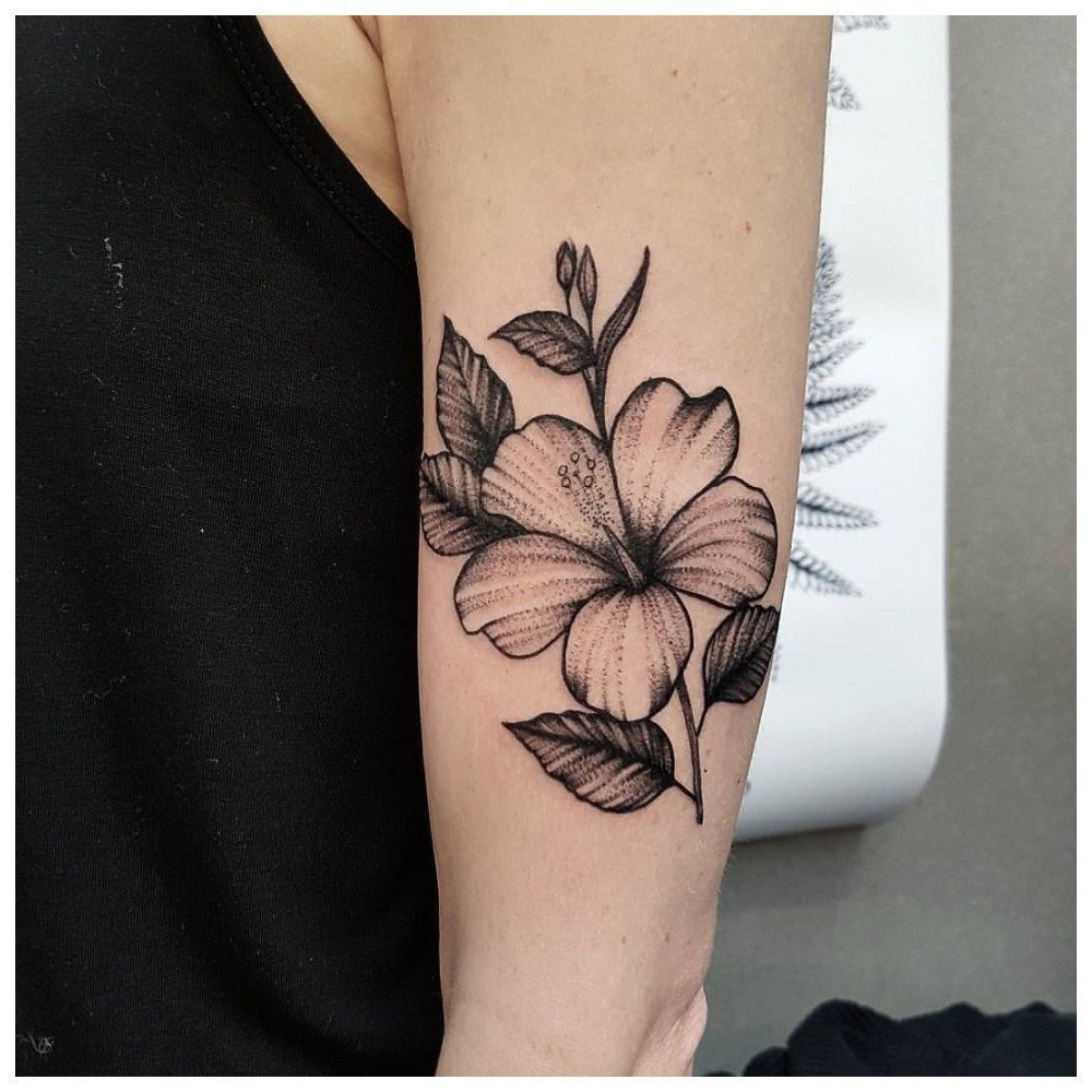 Татуировки цветов девушки делают в качестве украшения и редко задумываются ...