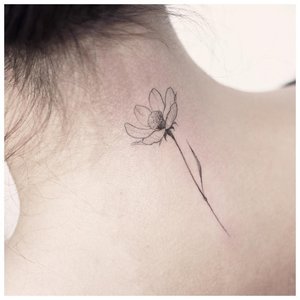 Нежный цветок тату на шее