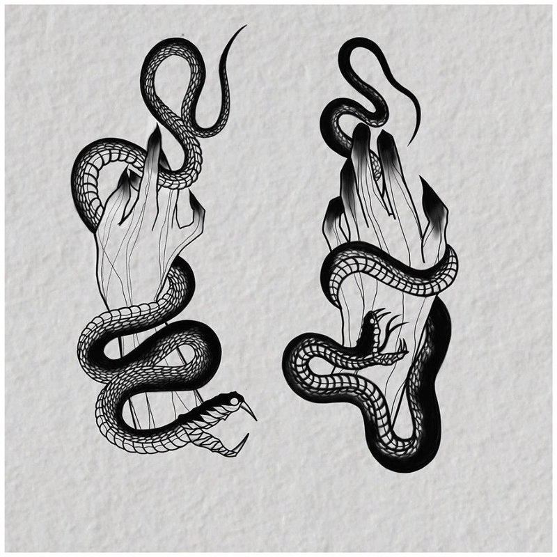 Змея извивается в руках - эскиз тату 