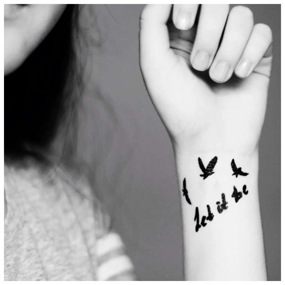 Татуировки на руку картинки. Татушки на руку. Тату ручкой. Татуировки для девушек на руке. Простые Татуировки для девушек.