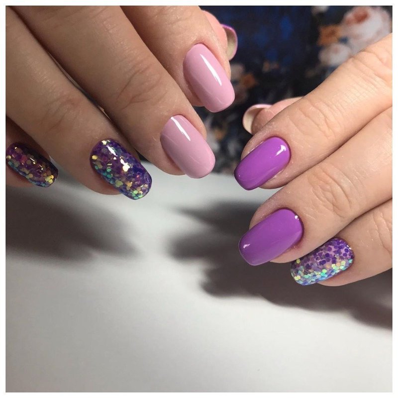Фиолетовые ногти с блестками - камифубиками