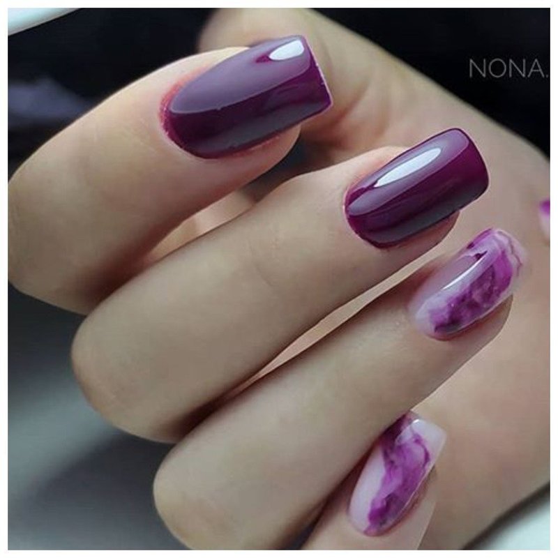 Фиолетовая абстракция на ногтях