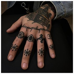 Оригинальные тату на пальцы