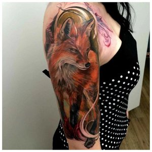 Реалистичная тату лисы на плече