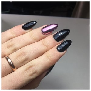 Длинные черные ногти с дизайном