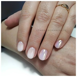 Блестящие белые ногти