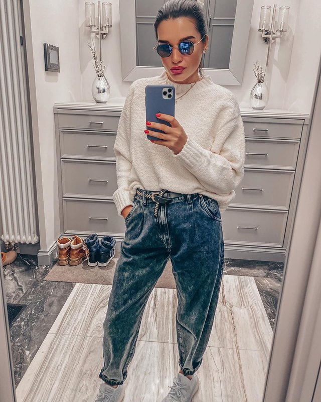 Ксения Бородина в модных джинсах