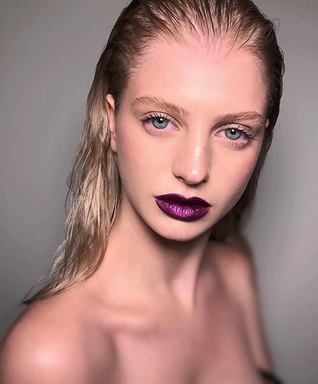 Фиолетовые губы макияж