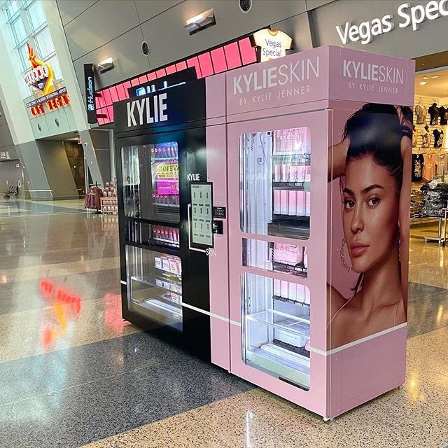 Торговые аппараты с косметикой Kylie
