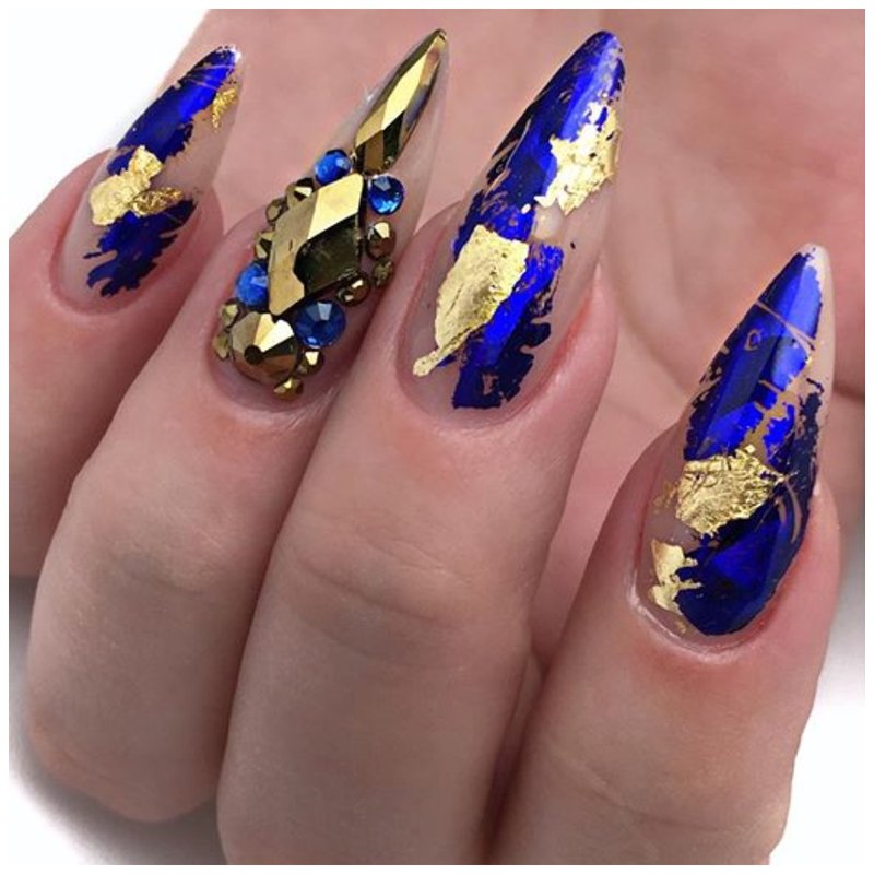 Очень длинные синие ногти с золотом