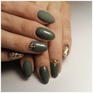 Красивые зеленые ногти