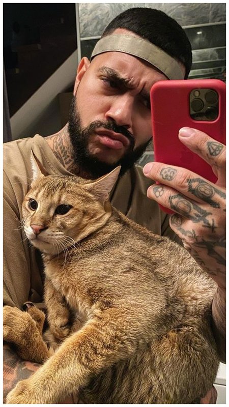 Тимати с котом