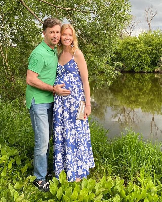 Валерий Сюткин с беременной женой