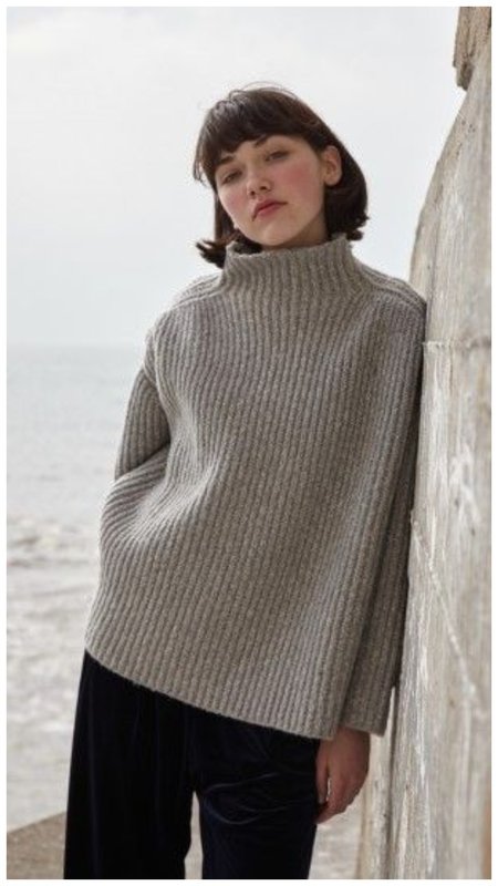 Горло-стойка свитер фото