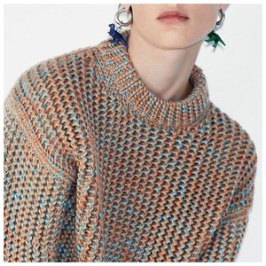 Модный фасон трикотажного свитера