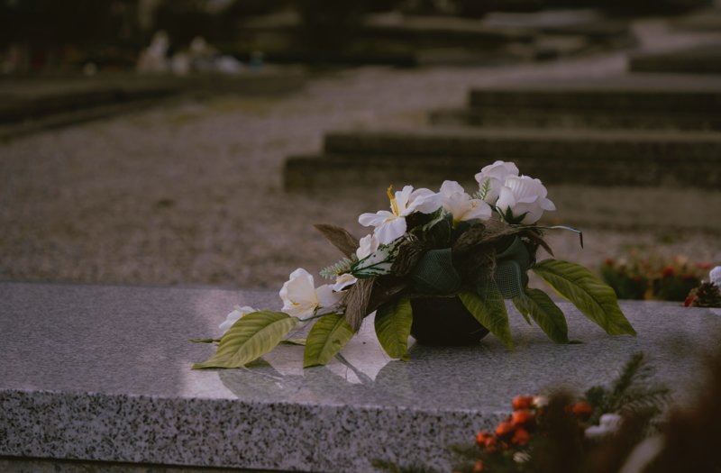 Надгробные цветы