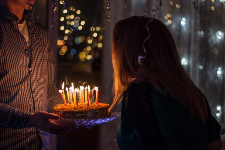 Как удивить на день рождения, устроить сюрприз: 50+ крутых идей