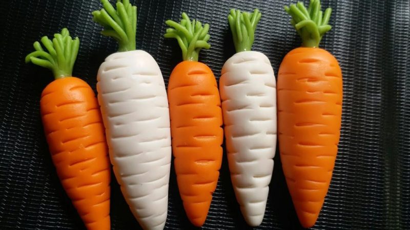 морковка из пластилина